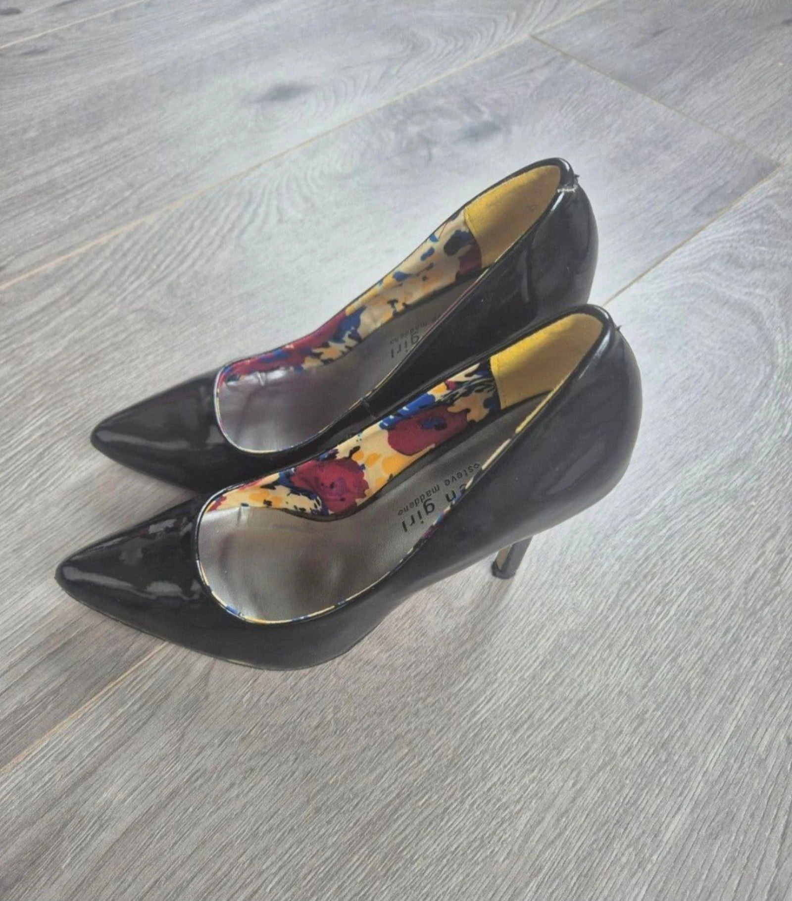 Madden Girl by Steve Madden black patent pumps with floral lining size 37 – photo 4